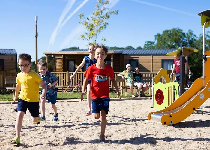 Zecamping 4 Etoiles Familial Animaux Acceptes Terrain Multisports