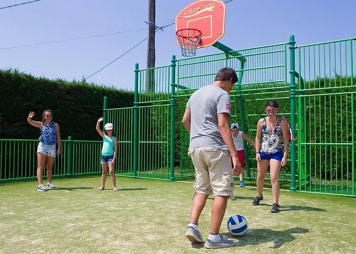 Zecamping 4 Etoiles Familial Animaux Acceptes Terrain Multisports مكان تخييم Thégra