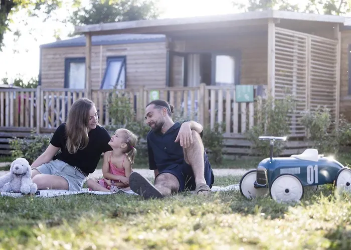 Zecamping 4 Etoiles Familial Animaux Acceptes Terrain Multisports Thégra